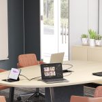 4×2全功能USB-C集线控制插座